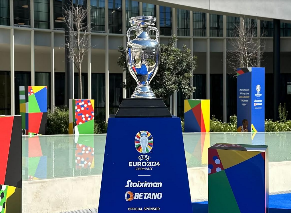 Δες από κοντά το κύπελλο του UEFA EURO 2024™!